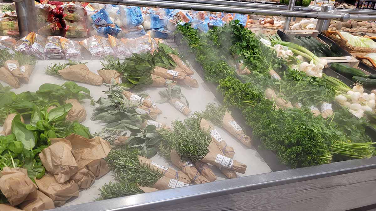 Il reparto erbe aromatiche al Banco Fresco di Beinasco